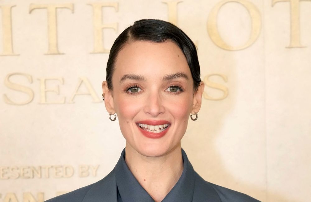 « J’ai quand même des vilaines dents » : Charlotte Le Bon revient avec humour sur les critiques que suscite sa dentition