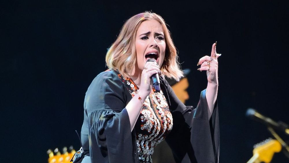 Adele : excédée par un fan, elle le recadre en plein concert