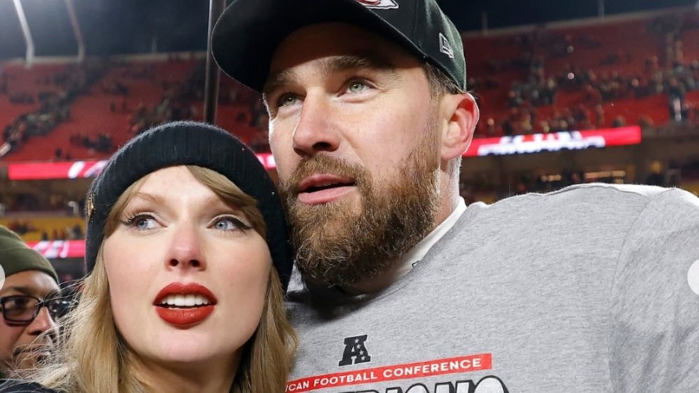 Taylor Swift et Travis Kelce se sont dit oui : un célèbre acteur a officié leur cérémonie de mariage, découvrez de qui il s’agit !