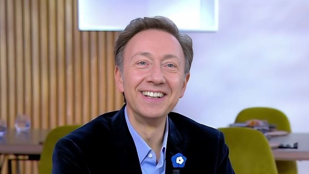 Stéphane Bern révèle l'accord passé avec son chéri : "Il est obligé de me partager...