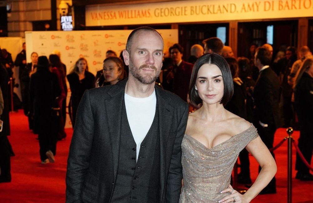Lily Collins partage quelques clichés de famille à la plage avec son compagnon et sa fille Tove