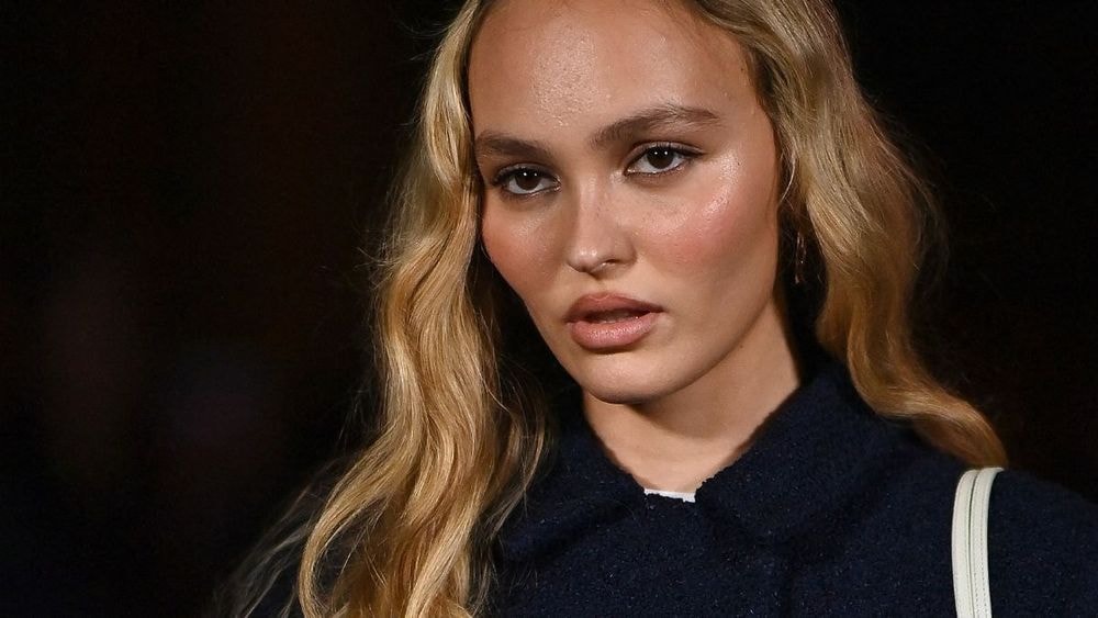 “J’ai pu être un peu compliquée” : Lily-Rose Depp cash sur sa relation avec sa mère Vanessa Paradis