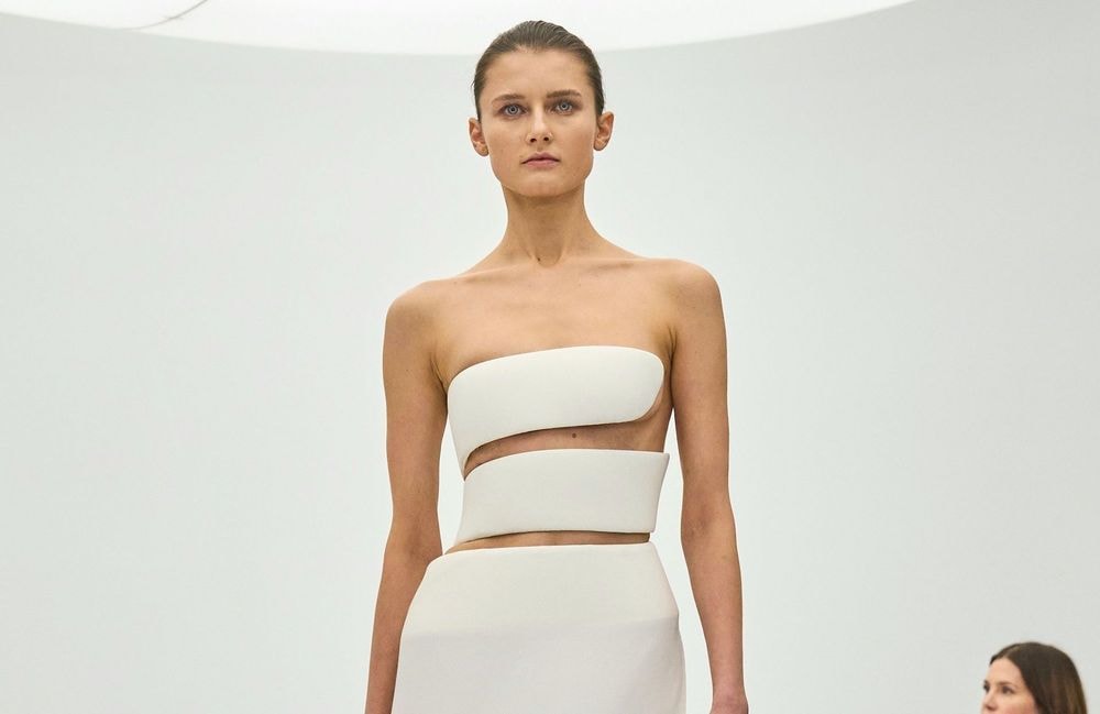 Spirale : le twist stylistique qui sublime avec audace notre allure cet hiver