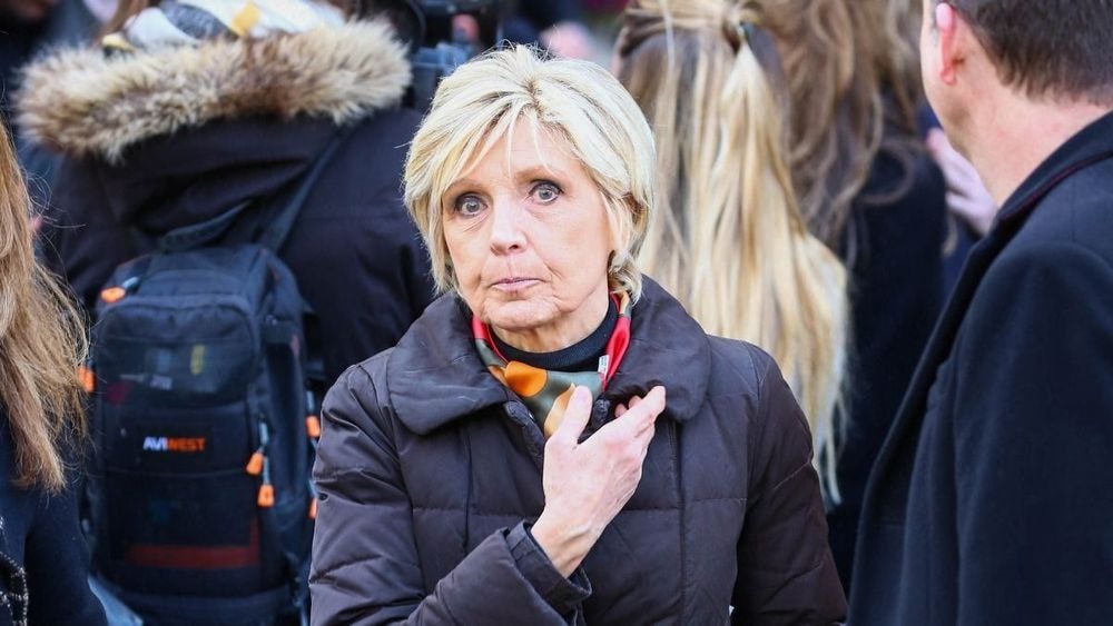 Evelyne Dhéliat : ses terribles confidences sur son cancer du sein, "une épée de Damoclès au-dessus de la tête"