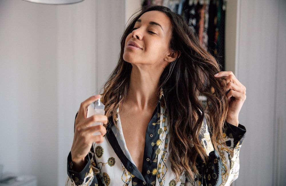 Voici les deux endroits où se parfumer pour faire tenir son parfum plus longtemps