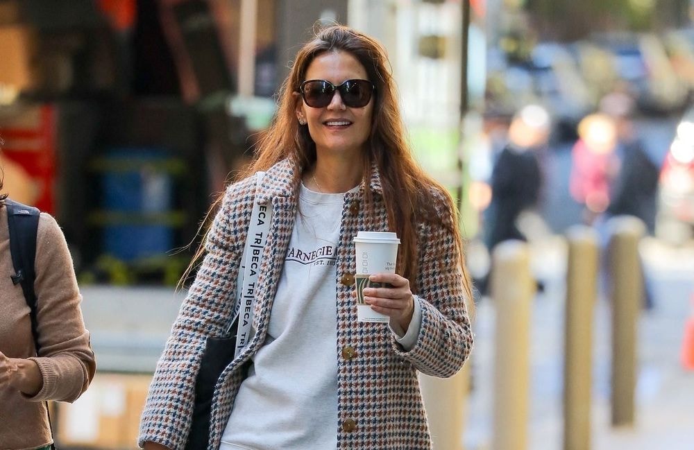 Katie Holmes adopte ces chaussures incontournables de l’automne