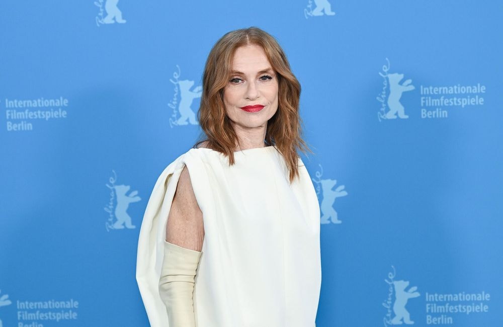 À Berlin, Isabelle Huppert change de tête et crée la surprise avec un carré ultra-court