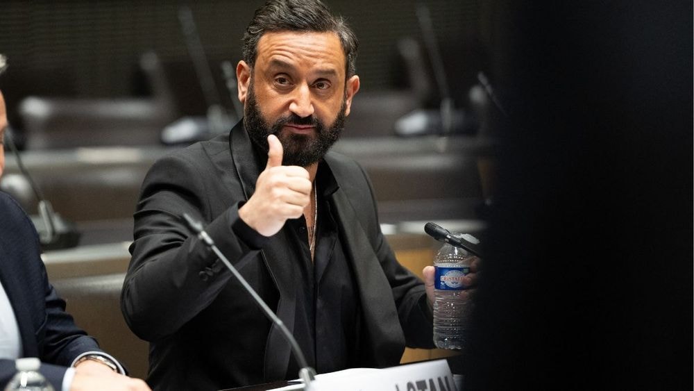 Cyril Hanouna et Shana Loustau passent un nouveau cap dans leur relation, un détail familial retient particulièrement l’attention