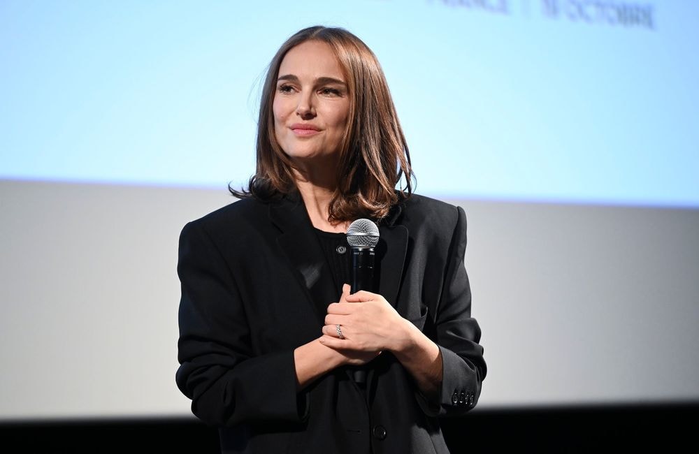 Natalie Portman, rayonnante, affiche fièrement son ventre arrondi dans un nouveau cliché inédit