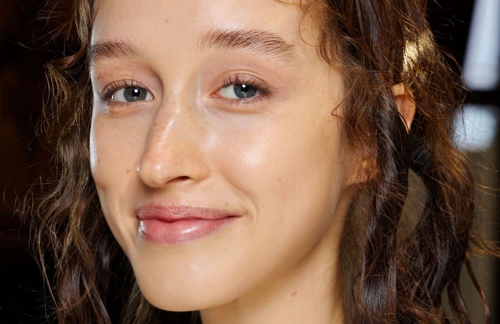 Soins du visage : voici ceux qu’il faut remplacer à l’automne selon les dermatologues