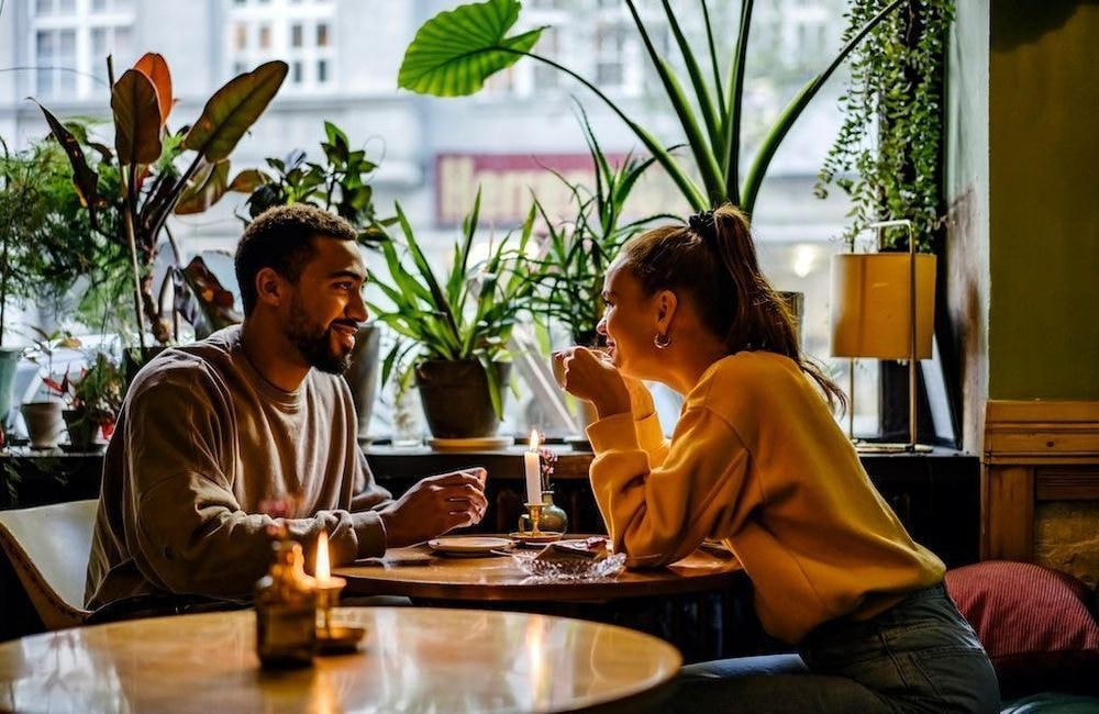Rencontre amoureuse : cette qualité est la plus importante aux yeux des célibataires