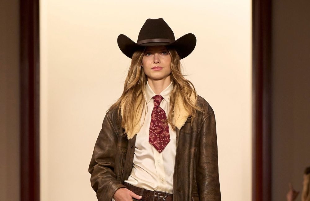 La cravate courte : l’accessoire détonnant qui réinvente nos looks