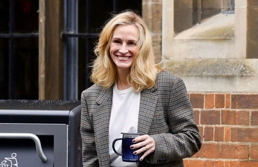 Julia Roberts : en jean, blazer, et ballerines, elle s’approprie le style à la française