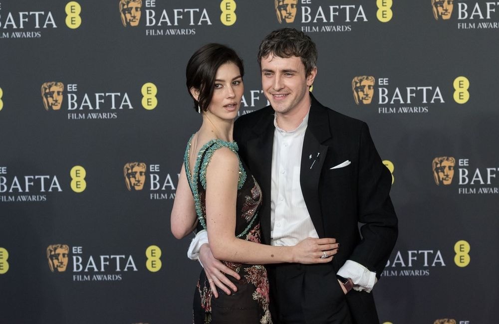 Gracie Abrams évoque sa relation avec Paul Mescal, une source « de paix et de joie »