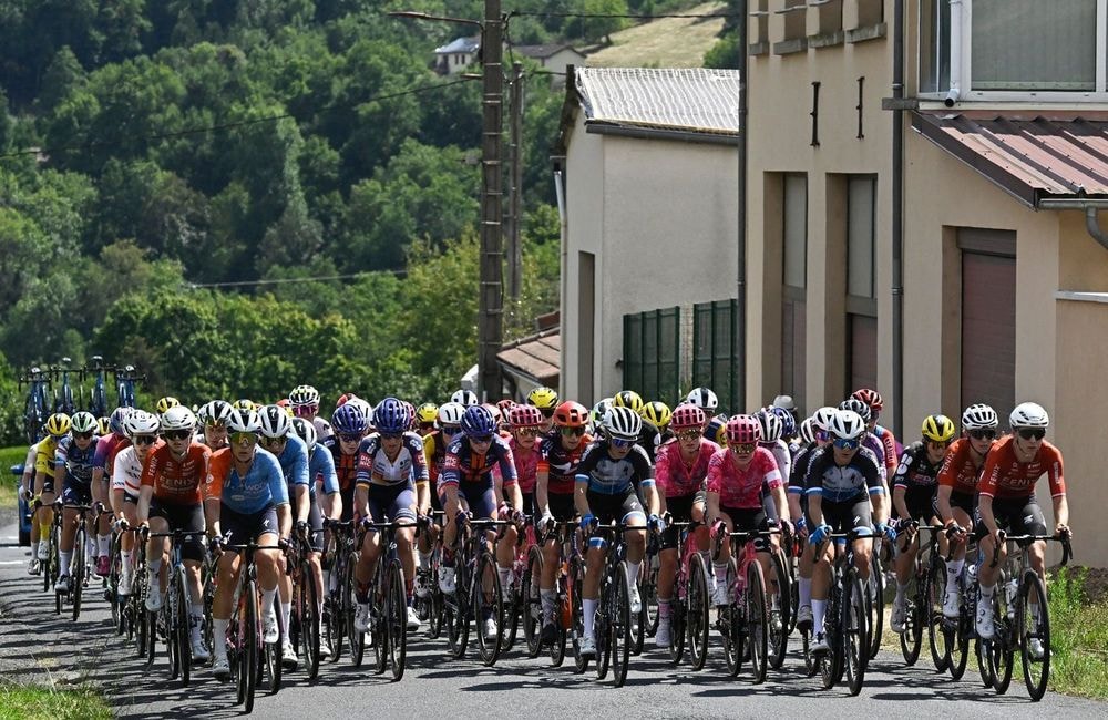 « Ne pas avoir ses règles, ce n’est pas normal » : Cédrine Kerbaol alerte sur la maigreur des coureuses du Tour de France