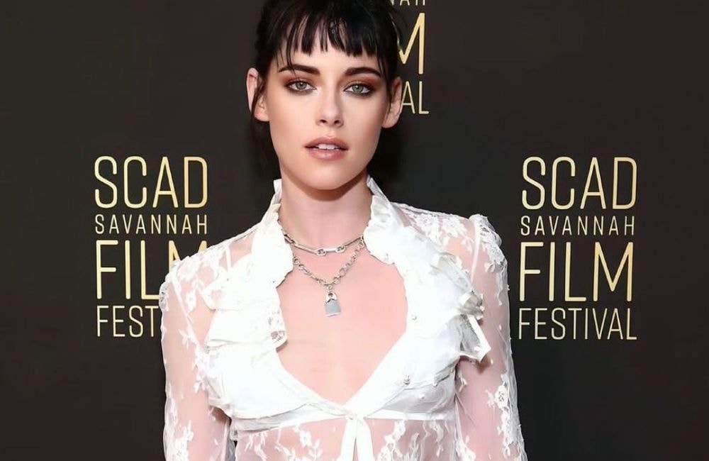 Kristen Stewart succombe à la tendance de la robe transparente sur le tapis rouge