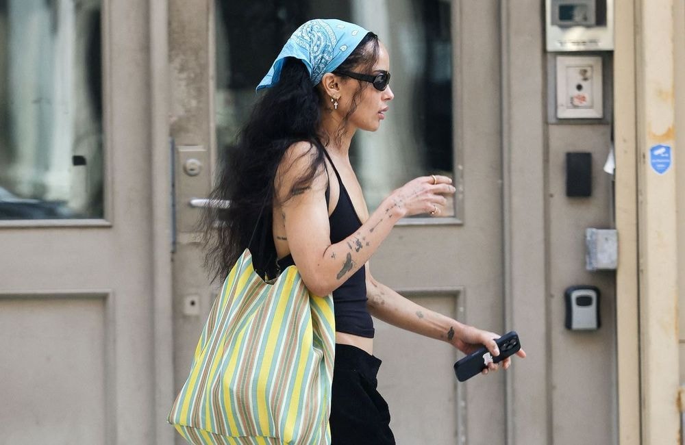 Short de sport et escarpins : le combo chic et confortable porté par Zoe Kravitz sera le plus pointu de l’été