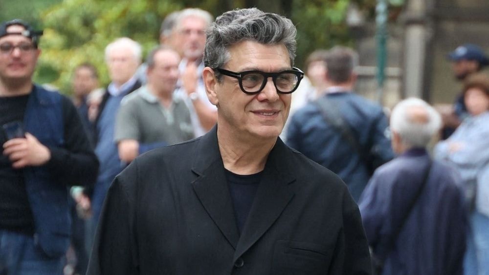"Qu’on me foute la paix" : Marc Lavoine s’agace face aux critiques sur sa relation avec Adriana Karembeu