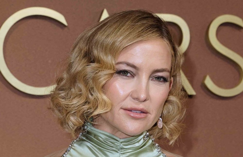Carré court et ondulé : Kate Hudson prouve que cette coupe rétro se porte à tout âge