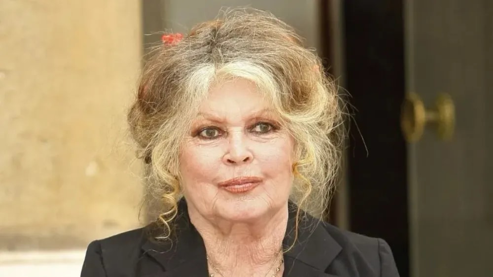 Brigitte Bardot “condamnée six fois pour racisme", Audrey Crespo-Mara balance cash sur ses frasques