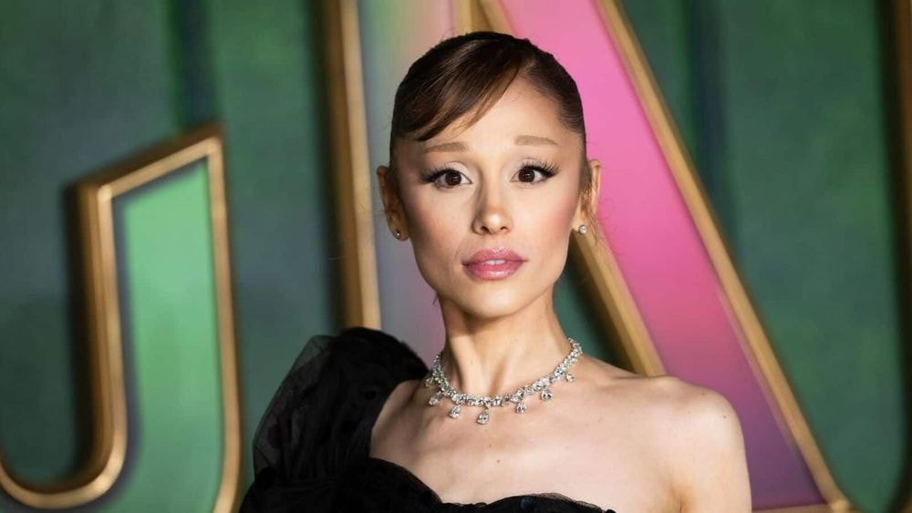 "Ça fait 7 ans qu'on attend ça" : Ariana Grande choque ses fans en dévoilant ses cheveux naturels
