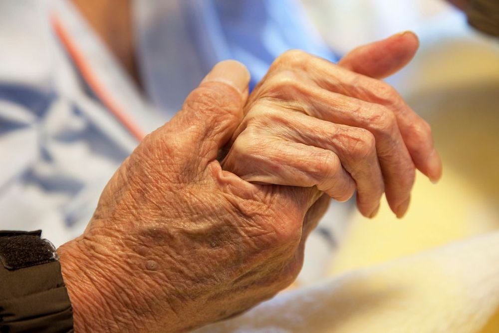 Fin de vie : le critère du pronostic vital engagé « à court ou moyen terme » supprimé par les députés