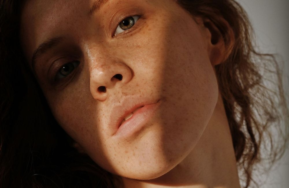 Cortisol face : le stress fait-il réellement gonfler le visage ?