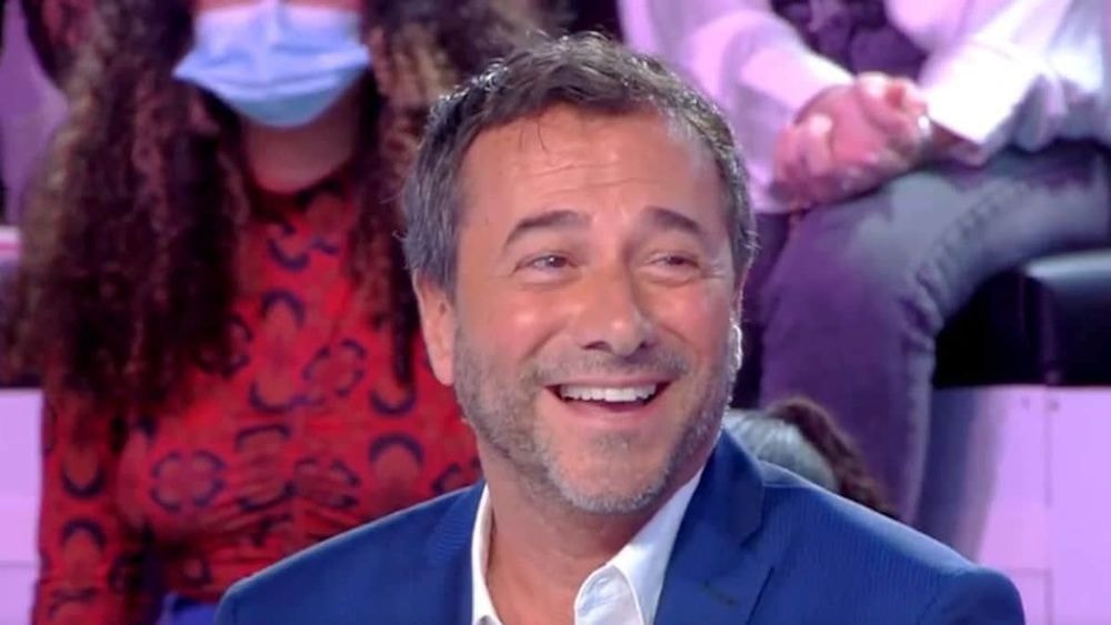 Bernard Montiel craque pour une femme politique célèbre, Cyril Hanouna l’appelle en direct : « Je la trouve sexy »