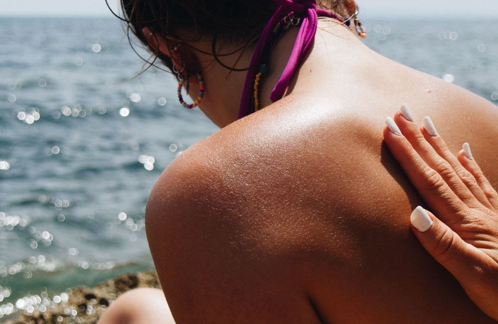 Crème solaire waterproof : cette idée reçue pourrait compromettre votre protection solaire
