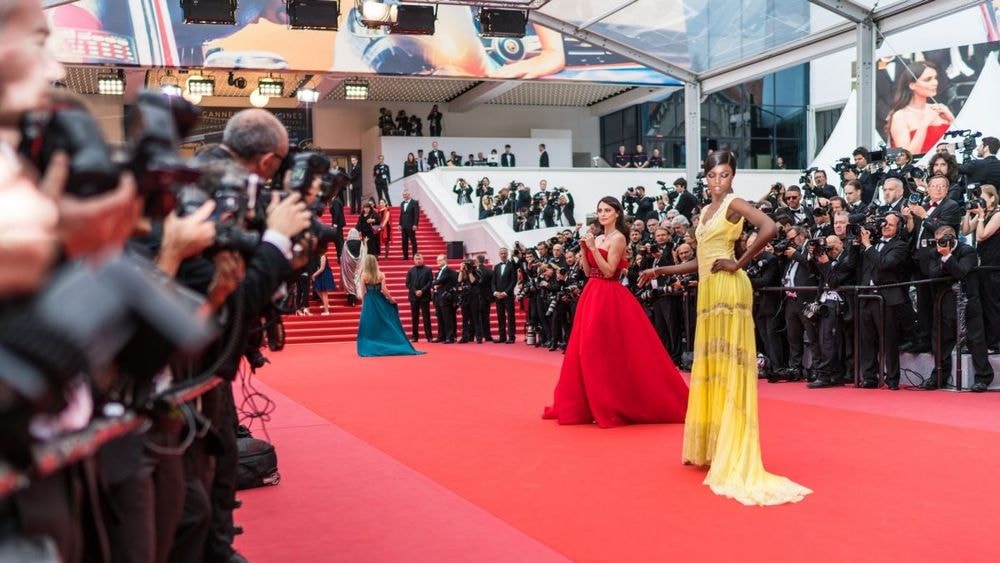 Vol de bijoux à Cannes : une célèbre actrice finit au commissariat, les révélations choc