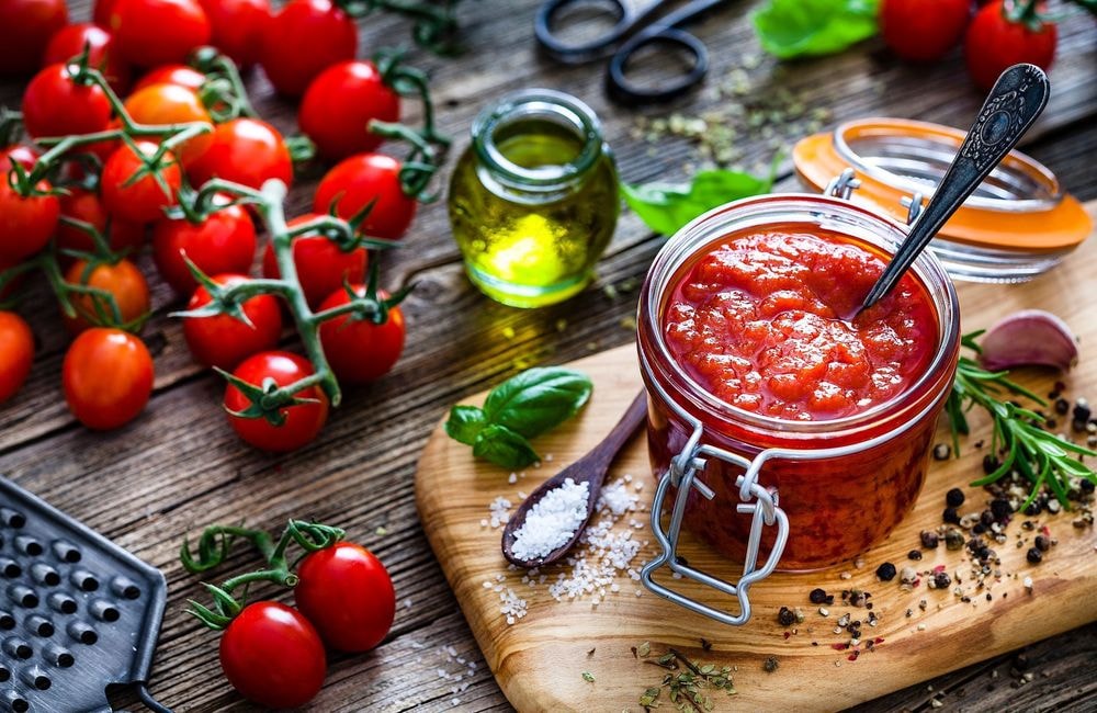 Voici 3 ingrédients du placard pour réduire l’acidité de sa sauce tomate maison