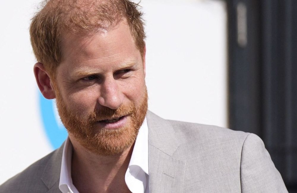 De retour à Londres, le prince Harry se recueille sur la tombe de sa grand-mère Elisabeth II