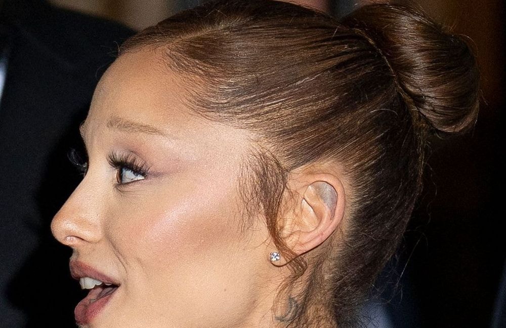 Blepharoplasty bun : pourquoi cette coiffure du moment peut vous coûter vos cheveux ?