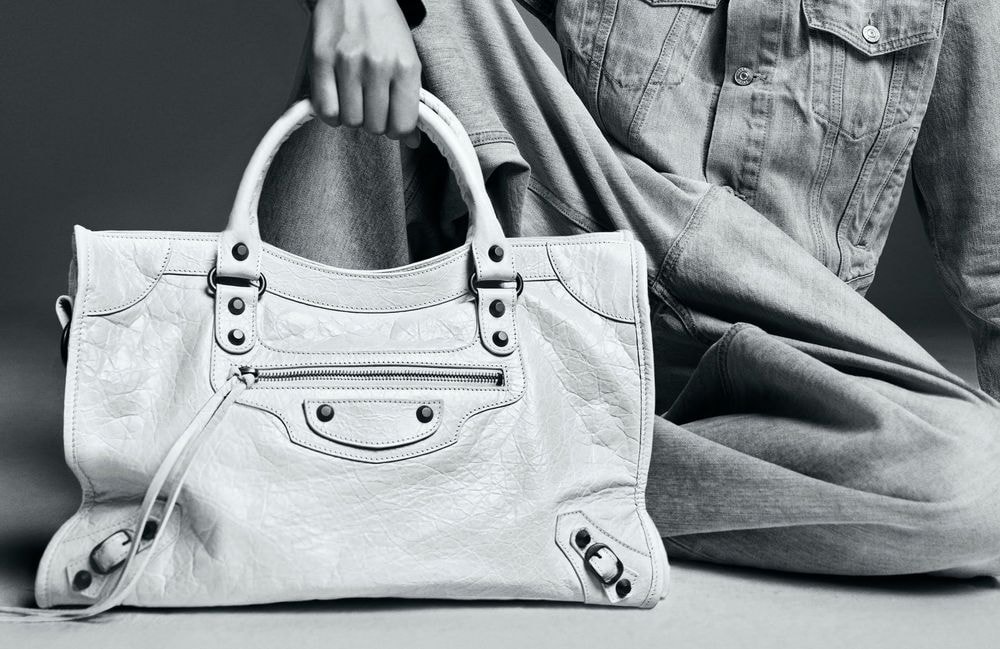 Après des années d’oubli, le sac emblématique de Balenciaga renaît de ses cendres