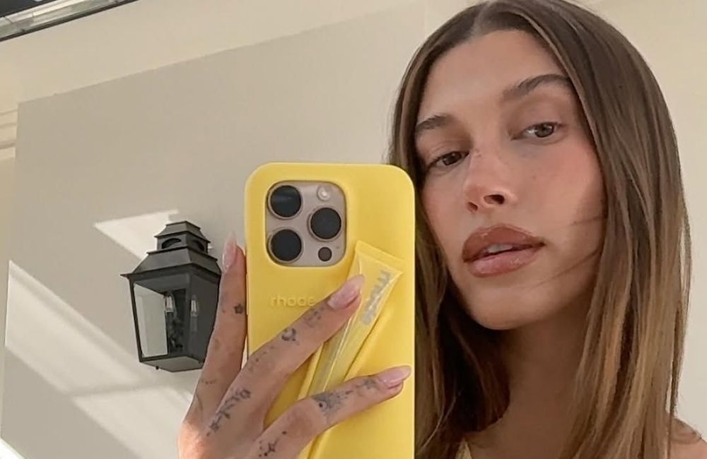 Hailey Bieber : sa nailartist dévoile l'objet insolite pour réaliser ses fameux polka dots