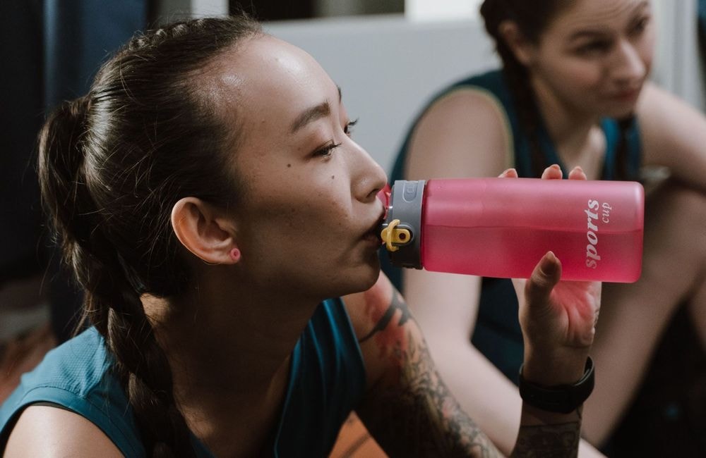 Les nutritionnistes alertent sur cette erreur que l'on fait tous avec les électrolytes