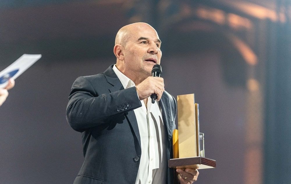 Vincent Moscato (60 ans) coincé à Dubaï : "Quelle bande de...", furax, la star de Grandes Gueules étrille Maeva Ghennam, Elodie Gossuin et consorts