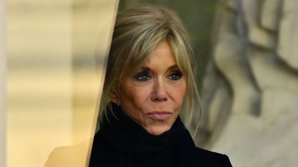 Après l'œil du tigre d'Emmanuel Macron, Brigitte Macron victime à son tour d'un grave problème oculaire : "Elle a eu une opération… en urgence ce week-end"