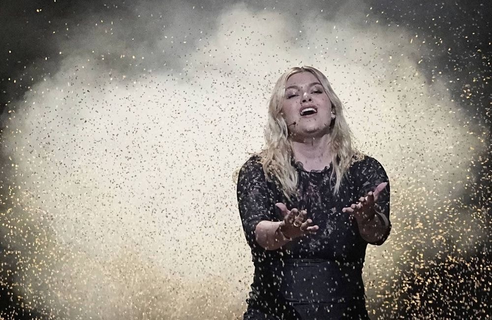 Louane souffre de spondylarthrite ankylosante : quel est ce handicap invisible qui touche 180 000 Français ?