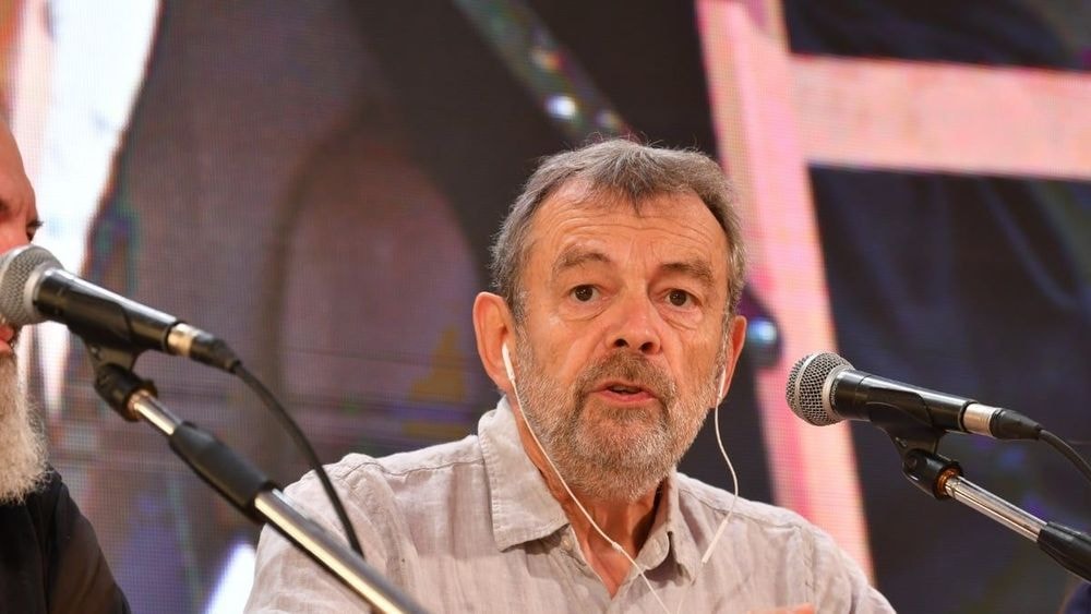 Pierre Lemaitre (74 ans) dénonce la "démocratie autoritaire" du gouvernement