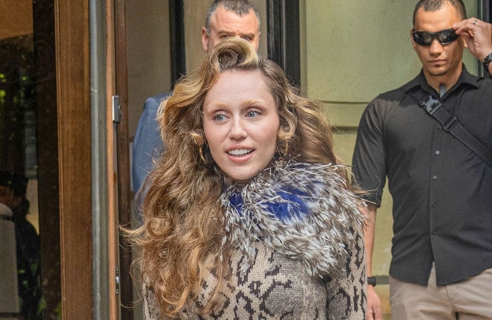Miley Cyrus : après des années de tensions familiales, elle adresse un message à son père Billy Ray
