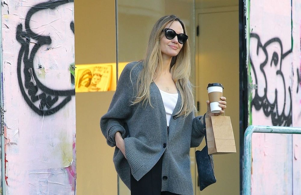 Angelina Jolie signe le parfait look automnal avec 3 basiques mode