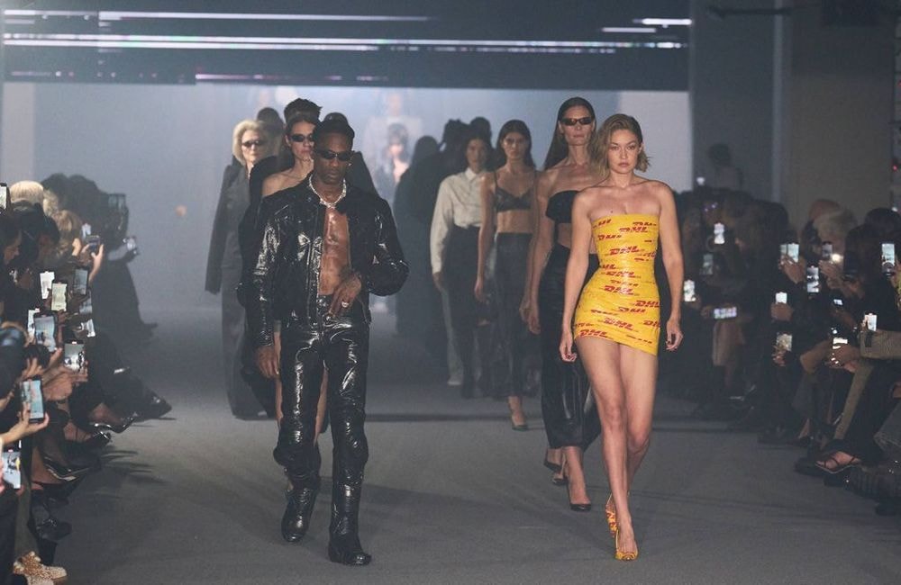 ELLE Debriefe – Fashion Week de Paris jour 4 : et soudain, Christian Louboutin plonge dans la piscine Molitor
