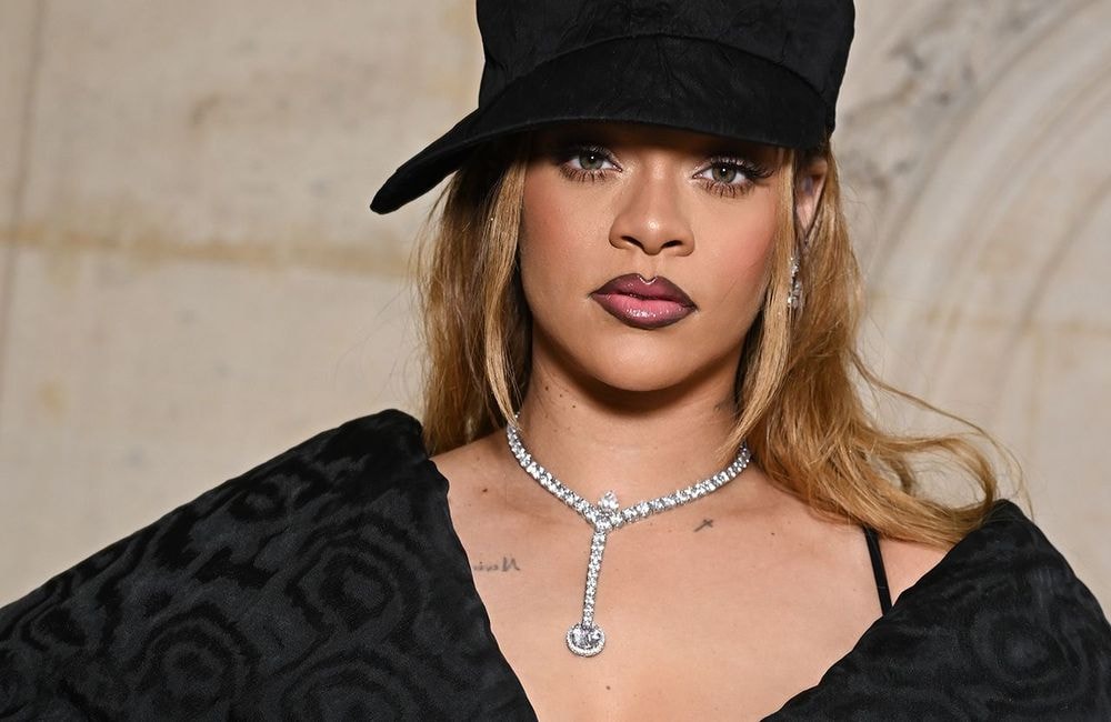 Métamorphosée, Rihanna succombe une nouvelle fois à la coupe garçonne