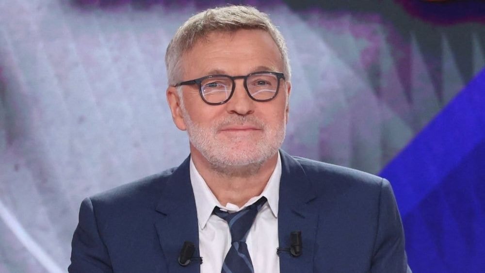 "J’ai accepté avec joie" : Yves Calvi succède à Laurent Ruquier sur T18 après une saison en demi-teinte
