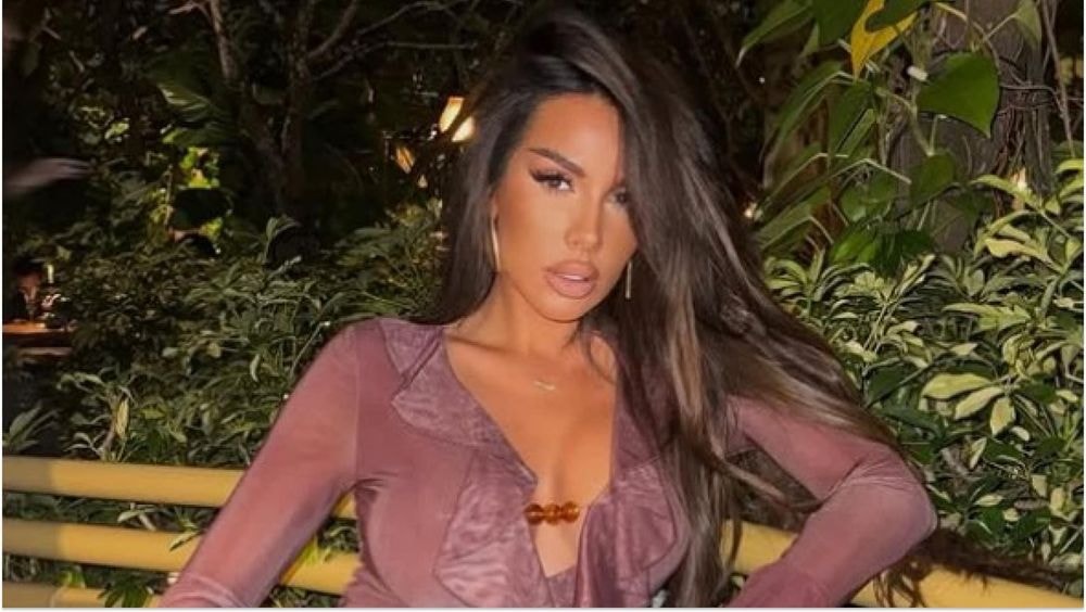 "Je vais continuer à…" : Laura Lempika trop sexy pour son âge ? Elle sort les griffes !