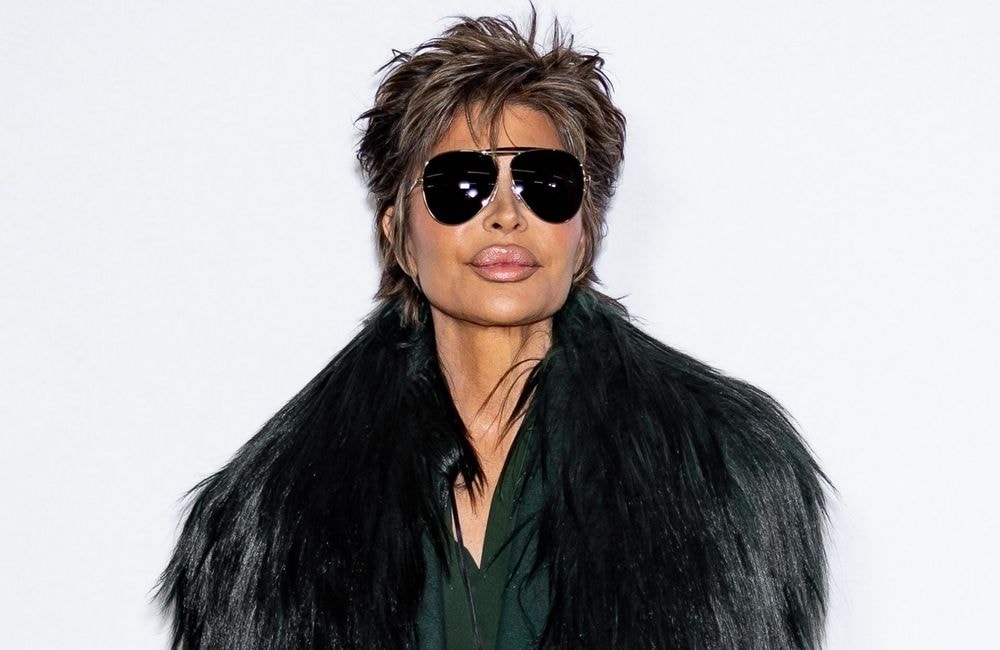 Coupe mulet et sourcils décolorés, l’étonnante transformation de Lisa Rinna à 62 ans