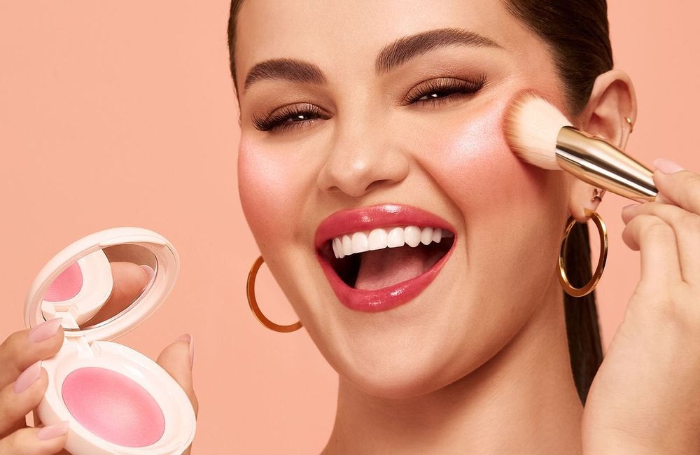 À peine sortie, ce blush ultra lumineux devient viral sur la Toile et atteint déjà les 30 millions de vues
