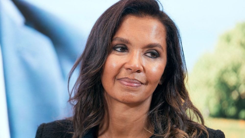 "Plus fidèle que mes exs" : Karine Le Marchand en totale roue libre