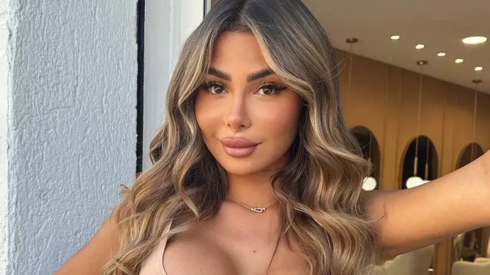 “Il est métamorphosé” : Maeva Ghennam diminue son fessier et dévoile le résultat